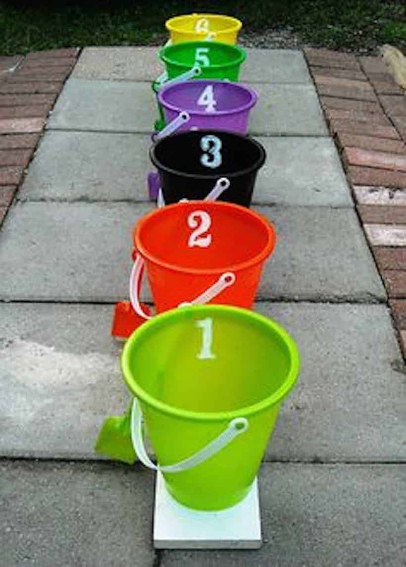 Probability experiment: Assigning balls into 6 buckets of different colors